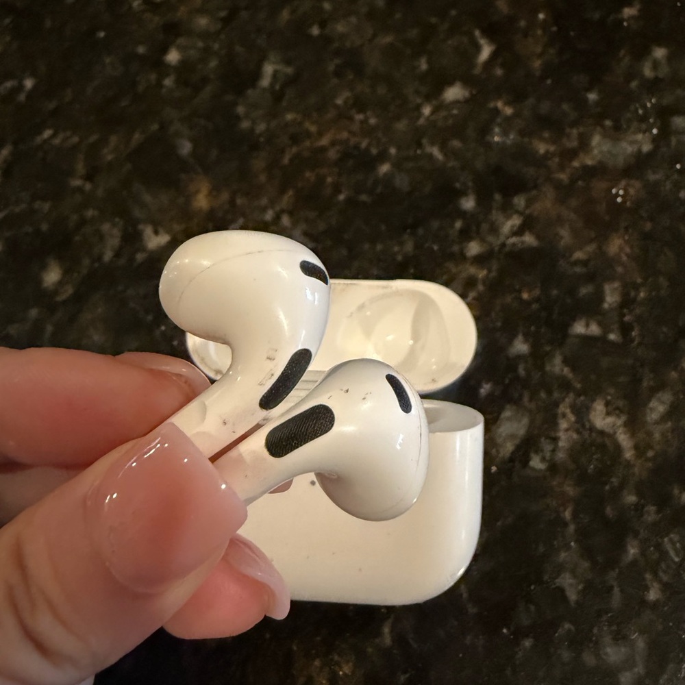 Air Pods White Wireless Earbuds with Charging Case